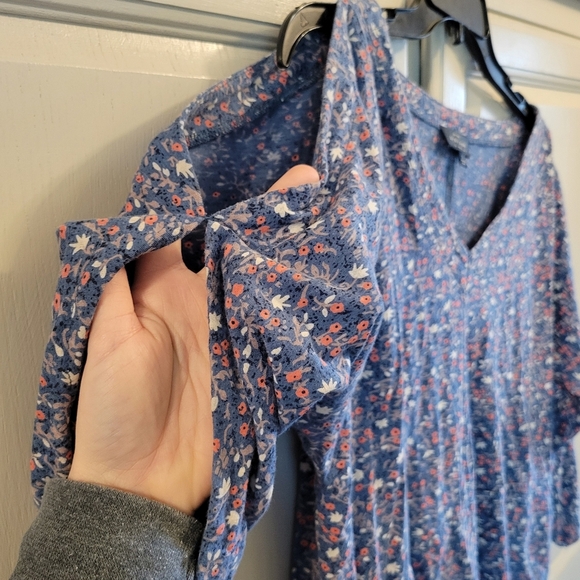 Lucky Brand Blue Floral 3/4 Sleeve With Slits Top Blouse - Picture 3 of 9